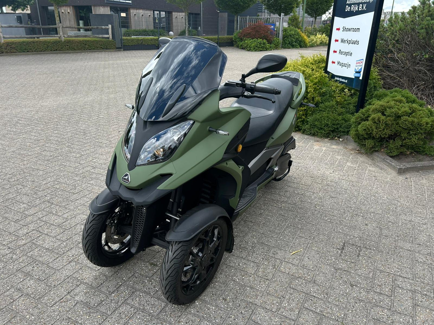 QV3 | 2022 | 1.053 KM |