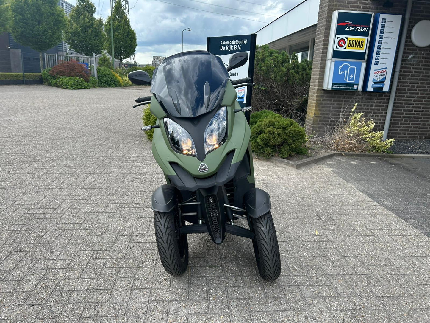 QV3 | 2022 | 1.053 KM |